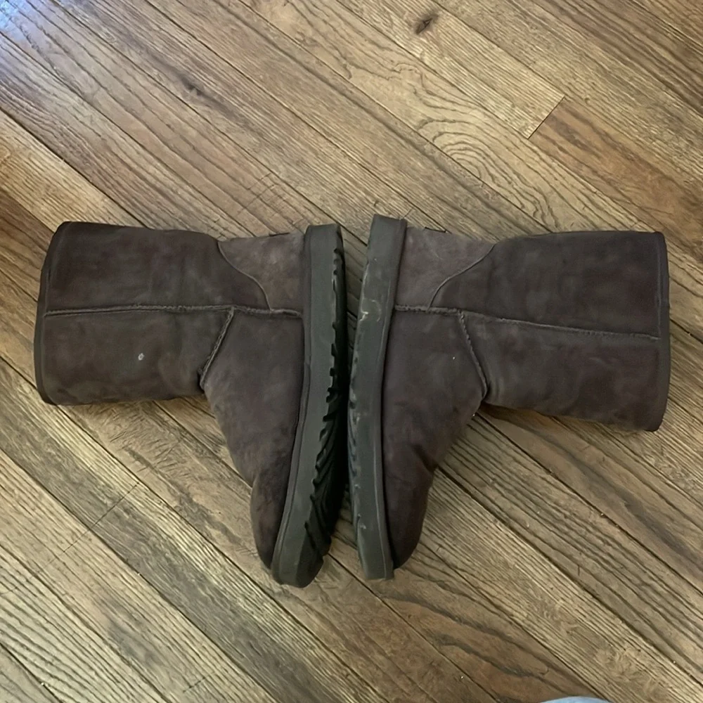 Ugg classic short boot in brown size 11 women
